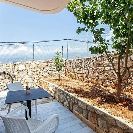 Apartamento House Of Stones 7, Cozy W Parking Himarë